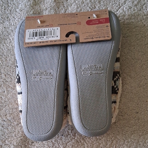 Dearfoams Women's Patterned Knit Slippers - Black, Cream, and Tan - Picture 3 of 3